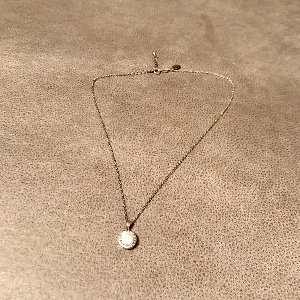 Express halo solitaire pendant necklace